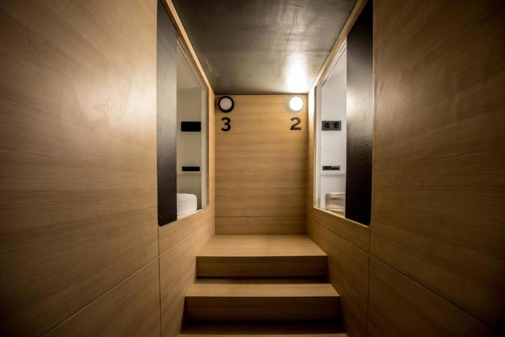 The Capsule By Unionspace (Adults Only) Bangkok Exteriör bild